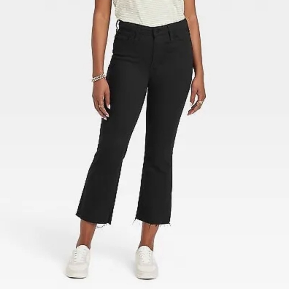 NEW! High-Rise Ankle Bootcut Jeans, Black
- SHORT - Universal Thread